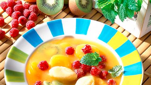 Fruchtkaltschale mit Grießnocken Rezept - Foto: House of Food / Bauer Food Experts KG