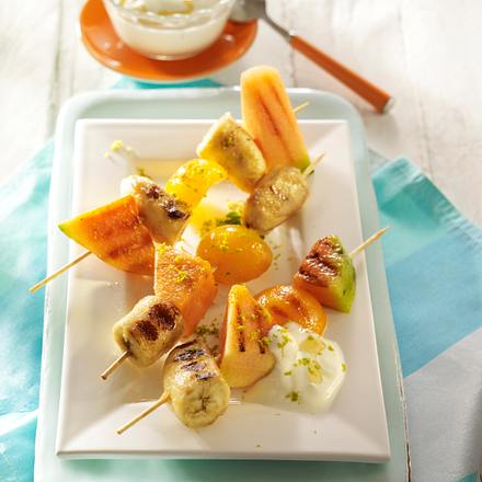 Fruchtspieße mit Honig-Joghurt Rezept Fruchtspieße mit Honig-Joghurt Rezept
