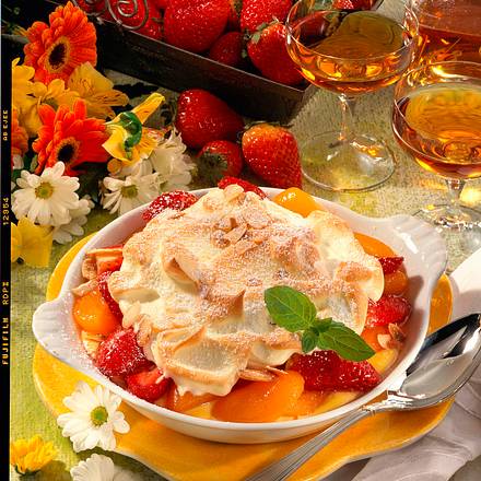Früchte auf Pudding mit Mandel-Baiser Rezept