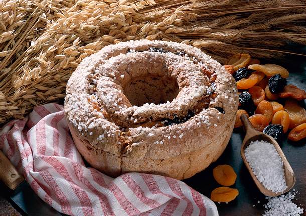 Früchte-Brotkranz Rezept