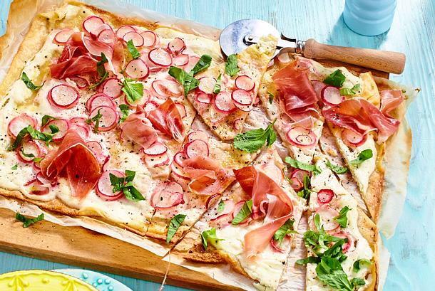 Frühlings-Flammkuchen für kleines Geld Rezept Frühlings-Flammkuchen für kleines Geld Rezept