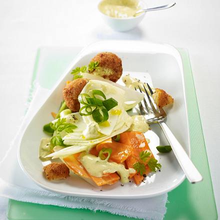 Frühlings-Salat mit Knusper-Reisbällchen Rezept