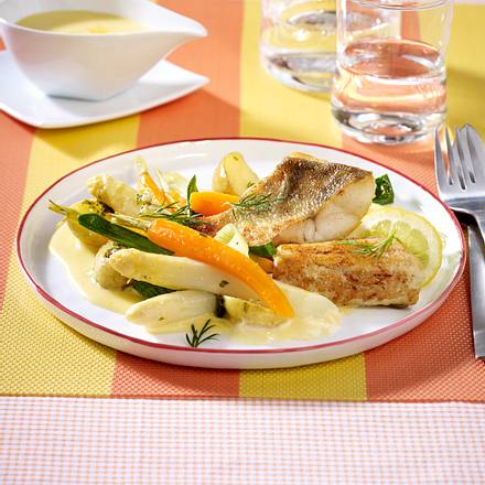 Frühlingsgemüse mit gebratenem Zander Rezept