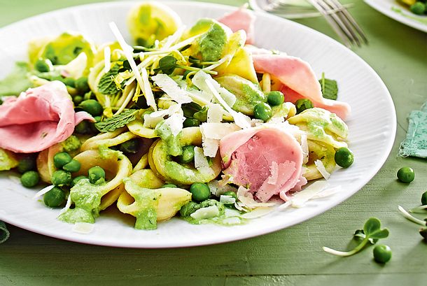 Frühlingspasta mit Erbsen-Minz-Soße Rezept Frühlingspasta mit Erbsen-Minz-Soße Rezept