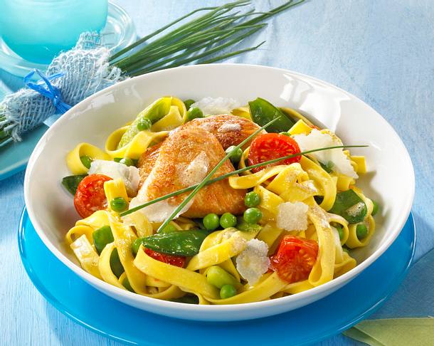 Frühlingsratatouille mit Nudeln Rezept Frühlingsratatouille mit Nudeln Rezept