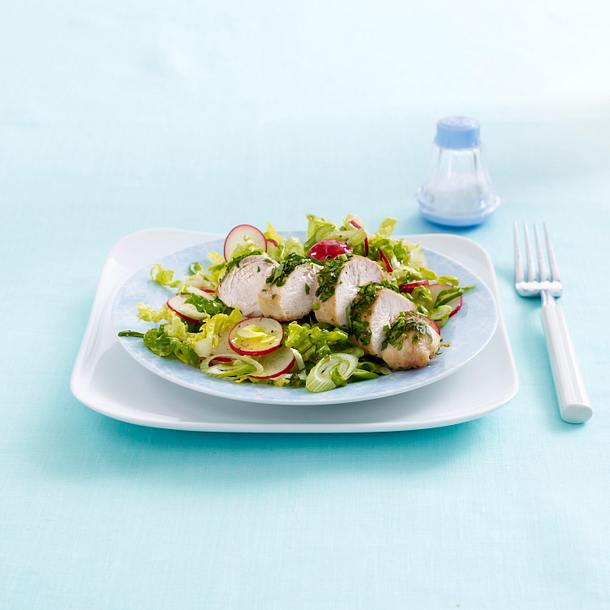 Frühlingssalat mit Kräuterfilet Rezept Frühlingssalat mit Kräuterfilet Rezept