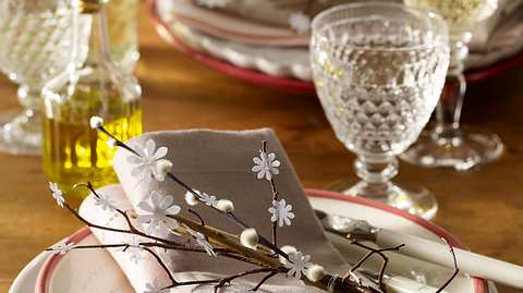 Mit Frühlingsboten dekorieren - Foto: deco&style