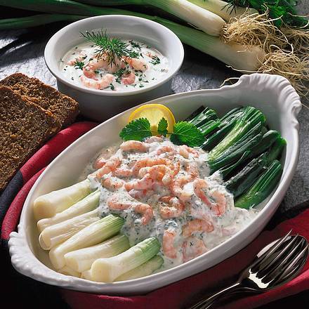 Frühlingszwiebel mit Krabben-Crème-fraîche Rezept Frühlingszwiebel mit Krabben-Crème-fraîche Rezept