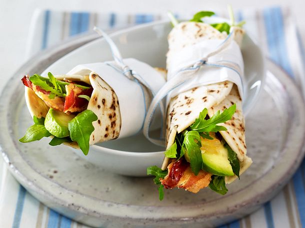Frühstücksburrito mit Speck-Avocadosalat Rezept Frühstücksburrito mit Speck-Avocadosalat Rezept