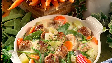Frühlings-Gemüsepfanne mit Hackbällchen Rezept - Foto: LECKER @ Bauer Media Group Frühlings-Gemüsepfanne mit Hackbällchen Rezept - Foto: LECKER @ Bauer Media Group