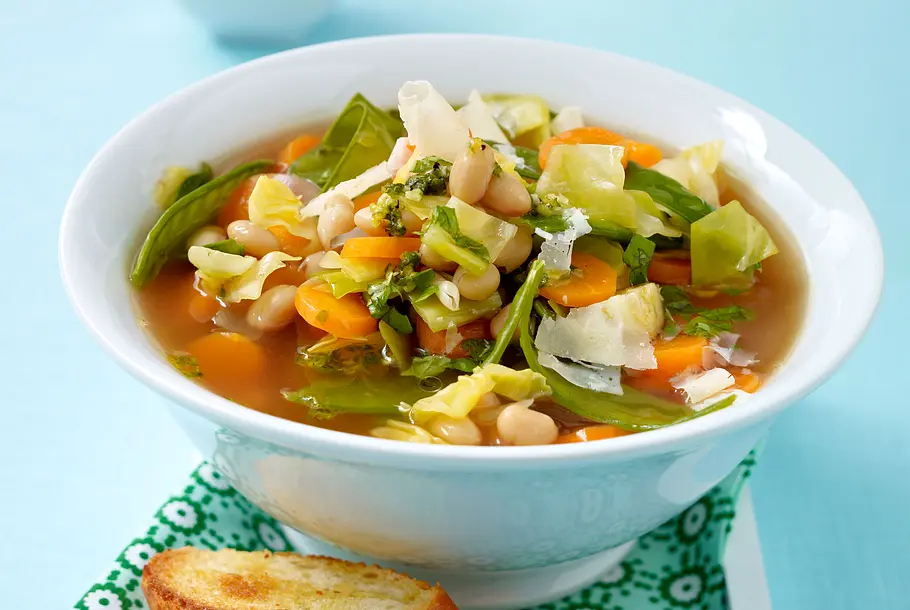 Frühlings-Minestrone mit Gremolata Rezept Frühlings-Minestrone mit Gremolata Rezept