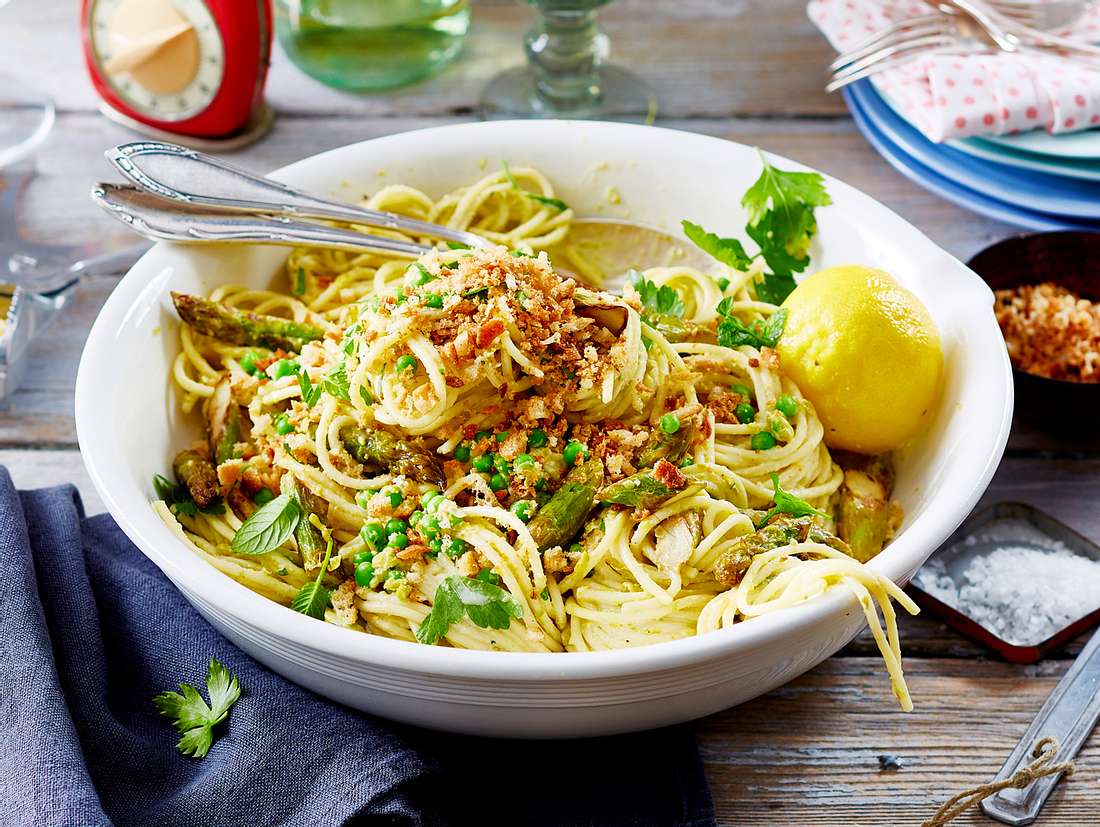 Frühlings-Spaghetti mit grünem Spargel Rezept