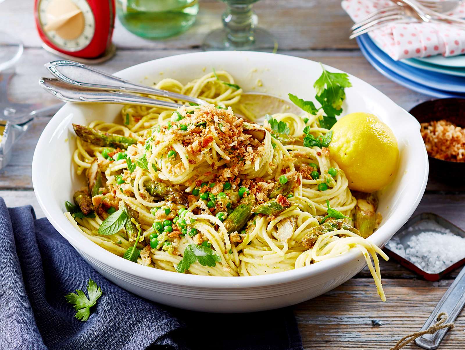 Frühlings-Spaghetti mit grünem Spargel Rezept | LECKER