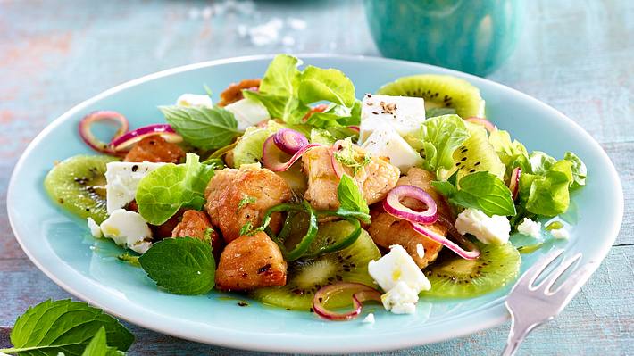Frühlingsfit-Salat mit Kiwi, Pute und Feta Rezept - Foto: House of Food / Bauer Food Experts KG