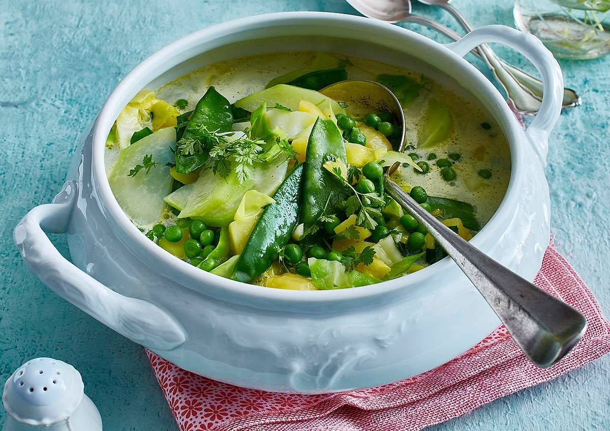 Frühlingshafte Gemüse-Minestrone Rezept