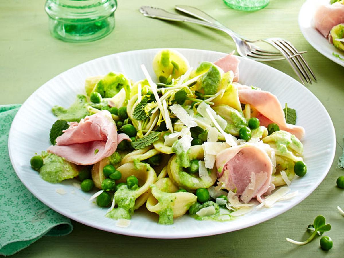 Frühlingspasta mit Erbsen und Schinken Rezept