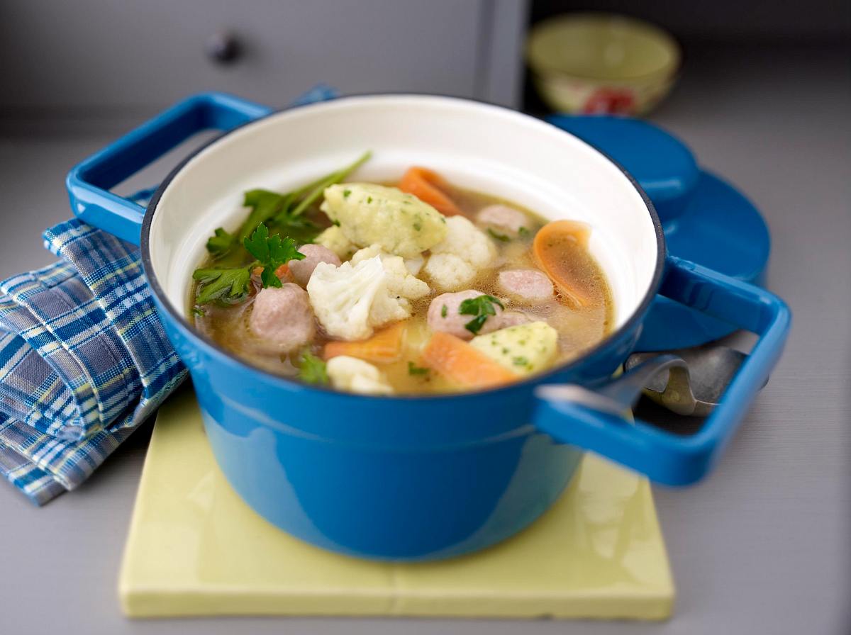 Frühlingssuppe mit feinen Klößchen Rezept