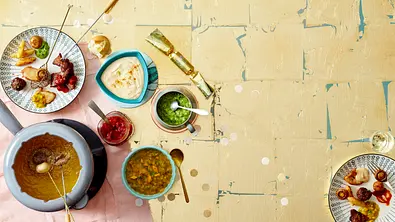 Fulminantes Silvesterfondue mit 4 Dips Rezept - Foto: LECKER @ Bauer Media Group
