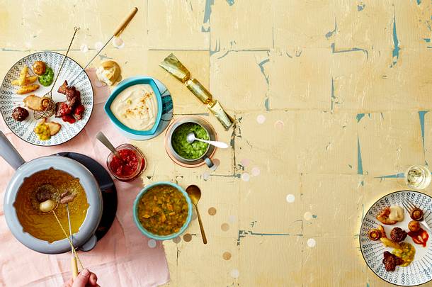 Fulminantes Silvesterfondue mit 4 Dips Rezept Fulminantes Silvesterfondue mit 4 Dips Rezept