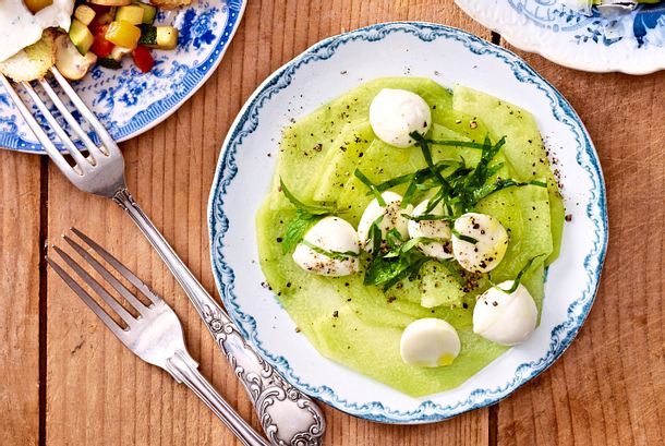 Für heiße Tage: Melonen-Caprese Rezept