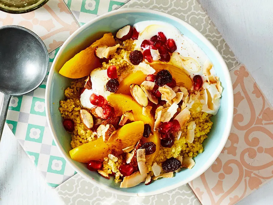 Pfirsich-Couscous-Bowl Rezept Für morgens, mittags, abends: Pfirsich-Couscous-Bowl Rezept
