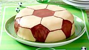 Fußball-Torte Rezept - Foto: House of Food / Bauer Food Experts KG