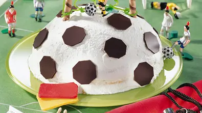 Fußballtorte Rezept - Foto: LECKER @ Bauer Media Group
