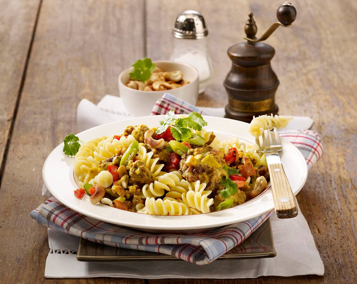 Fusilli in indischer Hacksoße Rezept