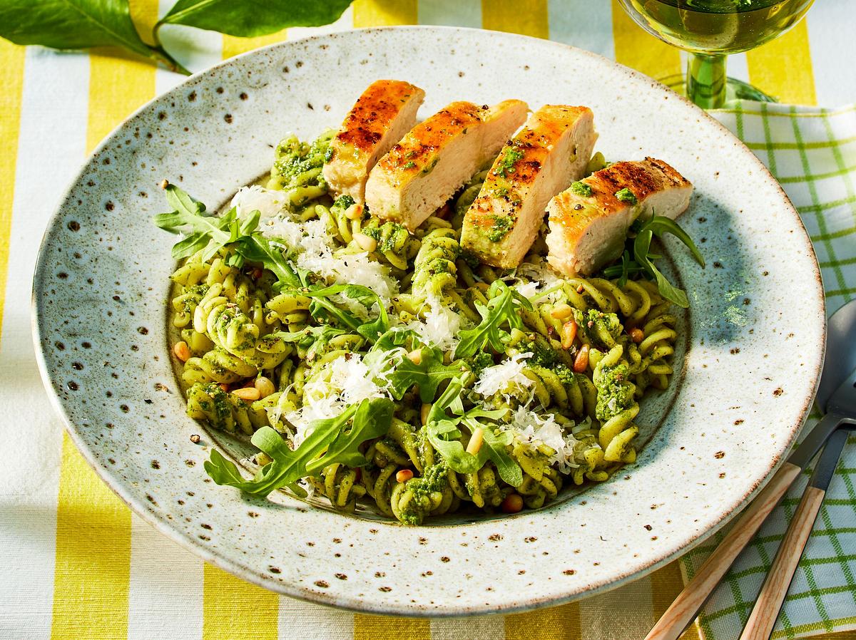 Fusilli mit Rucola-Pesto und Hähnchen