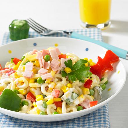 Gabel-Spaghettisalat mit Käse Rezept
