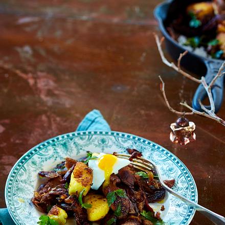 Gänse-Gröstl mit Knödeln und Wachtelspiegelei Rezept Gänse-Gröstl mit Knödeln und Wachtelspiegelei Rezept