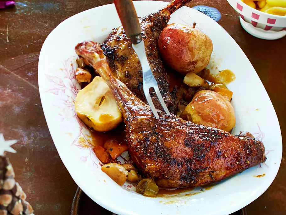 Weihnachtsessen: Gänsekeule mit Bratäpfeln und Calvadoskraut