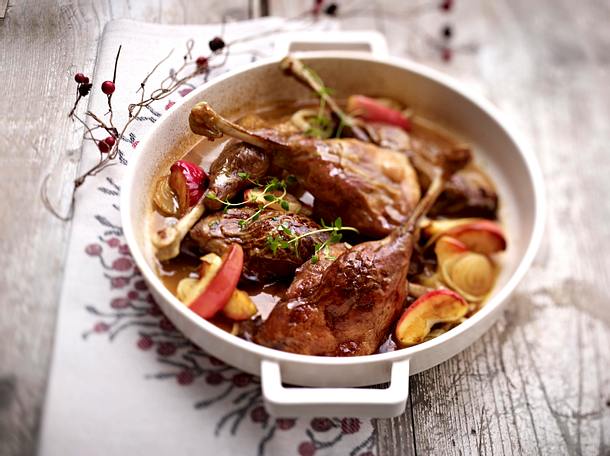 Gänsekeulen mit Bratäpfeln Rezept Gänsekeulen mit Bratäpfeln Rezept