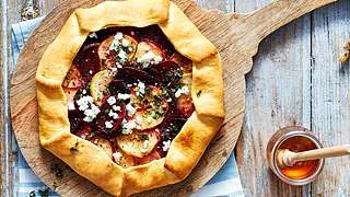 Galette aux Pommes mit Feta-Thymian-Topping Rezept - Foto: House of Food / Bauer Food Experts KG
