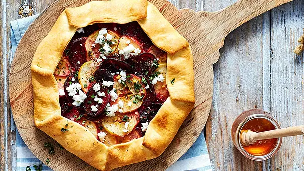 Galette aux Pommes mit Feta-Thymian-Topping Rezept - Foto: LECKER @ Bauer Media Group