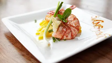 Gambas mit Mango-Minz-Salat Rezept - Foto: LECKER @ Bauer Media Group