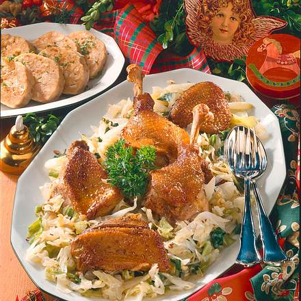 Gans auf Weißkohl mit Semmelknödel Rezept Gans auf Weißkohl mit Semmelknödel Rezept