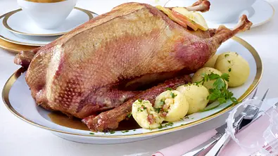 Gans mit Honigrotkohl Rezept - Foto: LECKER @ Bauer Media Group