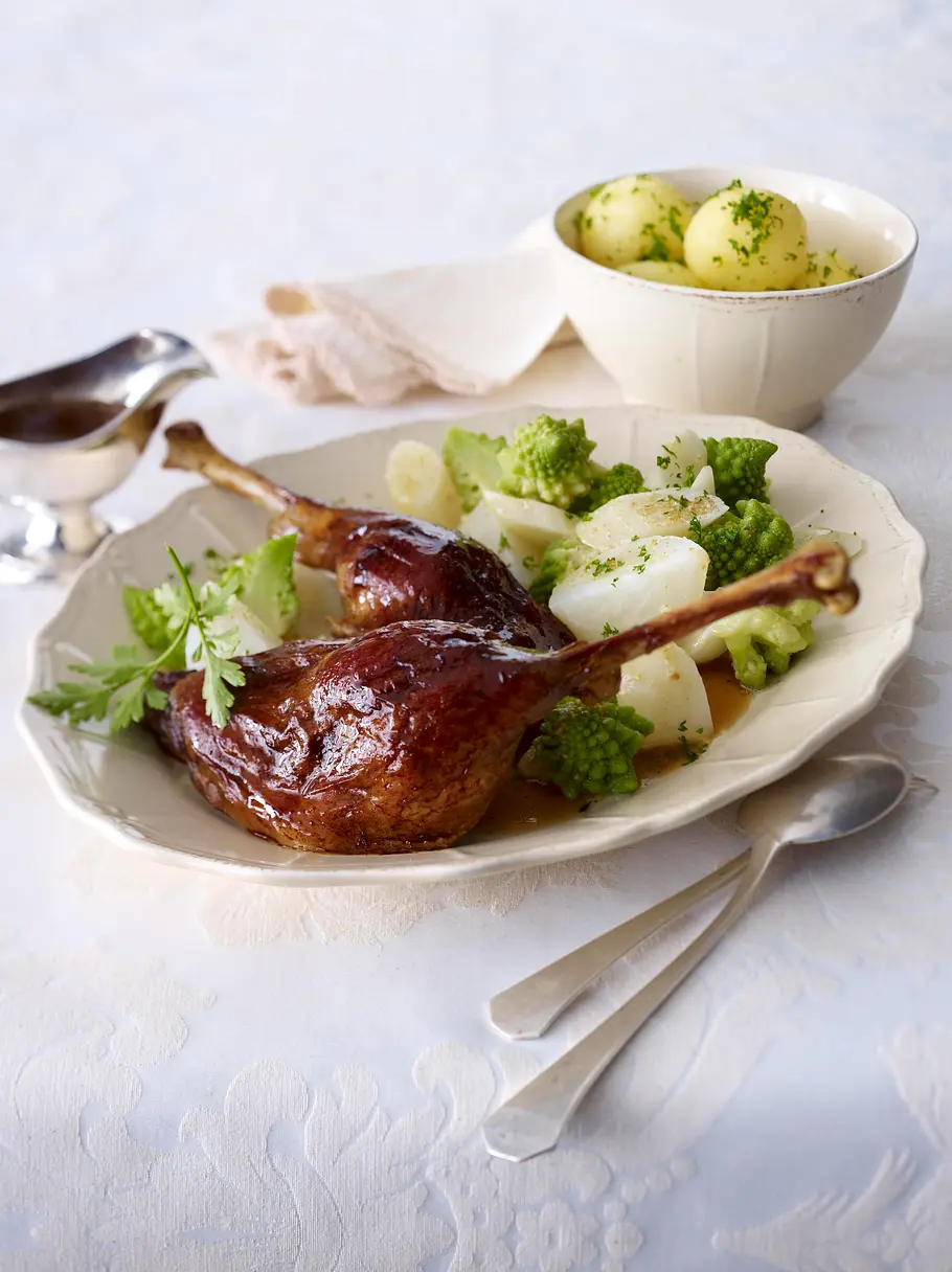 Gänsekeulen mit Wintergemüse Rezept Gänsekeulen mit Wintergemüse Rezept