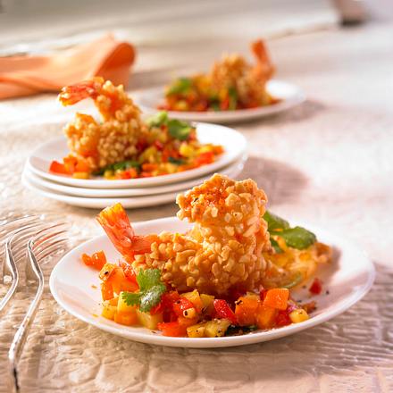 Garnelen in Nusskruste auf gebratenen mediterranen Gemüsewürfeln Rezept Garnelen in Nusskruste auf gebratenen mediterranen Gemüsewürfeln Rezept