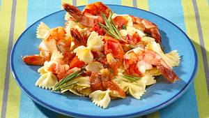 Garnelen in Tomatensoße zu Farfalle Rezept - Foto: House of Food / Bauer Food Experts KG