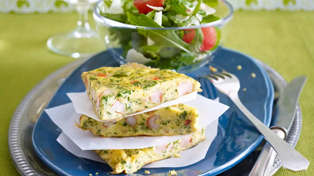 Garnelen-Omelett mit Salat Rezept - Foto: LECKER @ Bauer Media Group Garnelen-Omelett mit Salat Rezept - Foto: LECKER @ Bauer Media Group