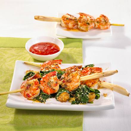 Garnelen-Spieße auf Blattspinat Rezept Garnelen-Spieße auf Blattspinat Rezept