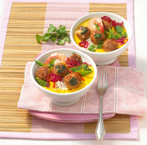 Garnelenbällchen in Currysoße Rezept Garnelenbällchen in Currysoße Rezept