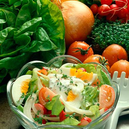 Gartensalat mit Kresse-Soße Rezept Gartensalat mit Kresse-Soße Rezept