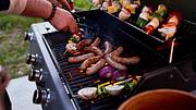 Leckere Würste und Spieße vom Gasgrill - Foto: iStock