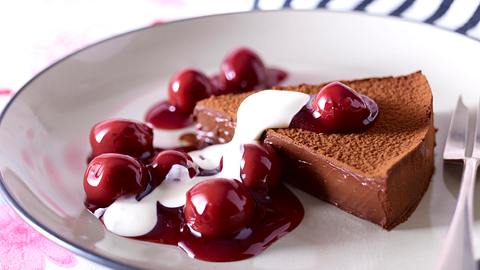 Gateau au Chocolat mit Grappakirschen Rezept - Foto: House of Food / Bauer Food Experts KG