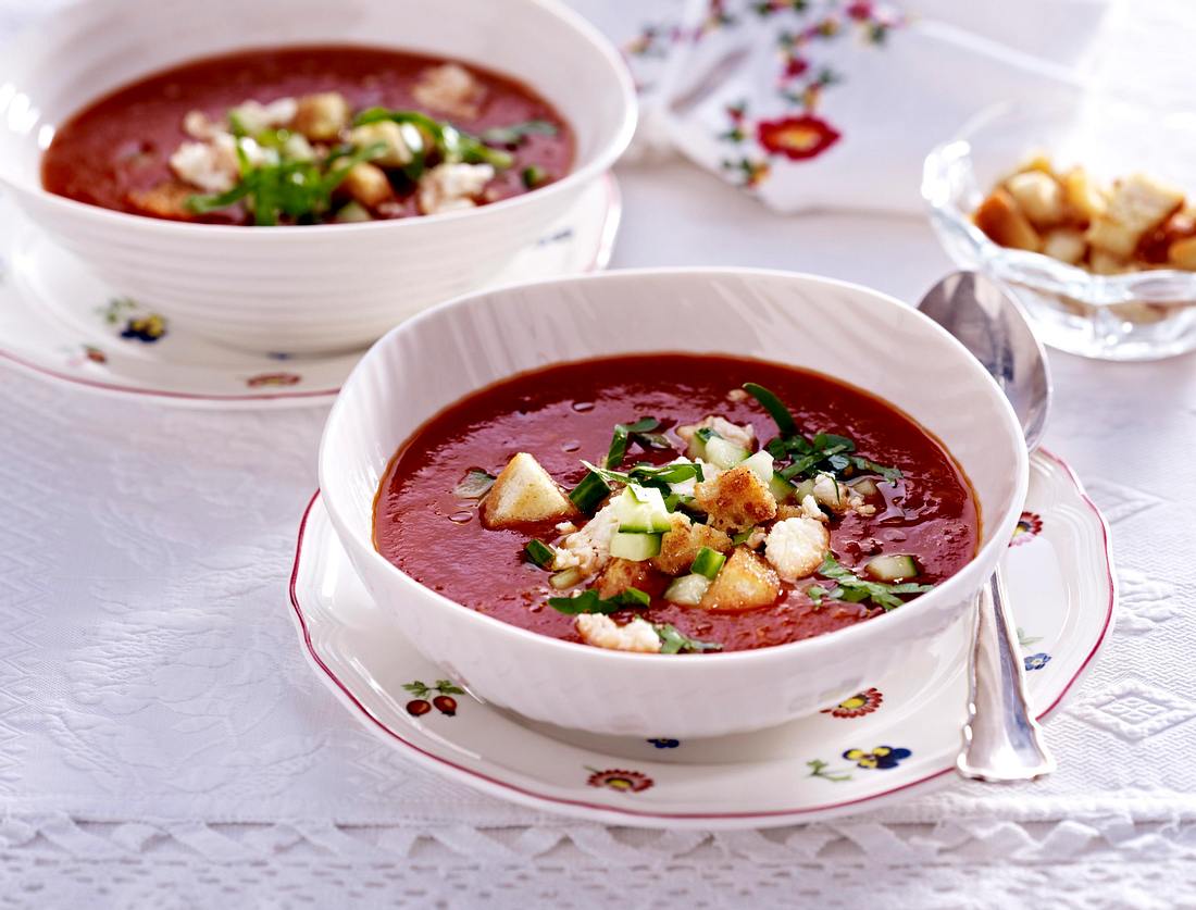 Gazpacho mit Gurke &amp; Feta Rezept | LECKER