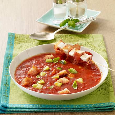 Gazpacho mit Mozzarella-Schinken-Spießen Rezept Gazpacho mit Mozzarella-Schinken-Spießen Rezept
