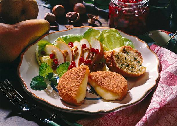 Gebackene Camembert mit fruchtigem Birnensalat Rezept